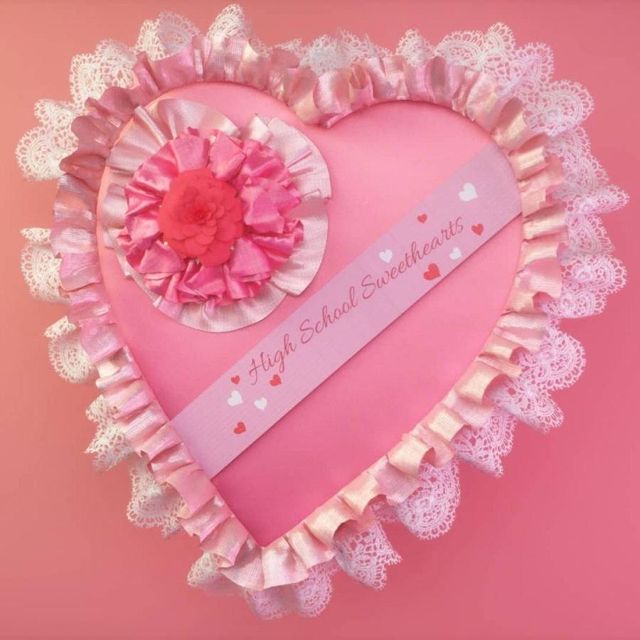 Melanie Martinez – “high School Sweethearts” 